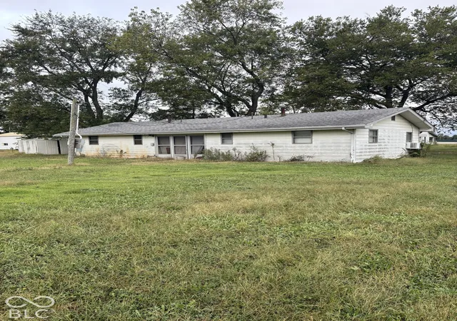Photo 3 of Sale Pending at 735 W 200 Road S, Columbus, IN 47201 | MLS# 22128125 | Listing updated on 2026-09-29