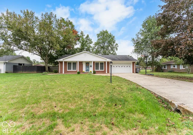 Photo 2 of Sale Pending at 1521 Robin Hood Dr, Seymour, IN 47274 | MLS# 22128129 | Listing updated on 2026-09-29