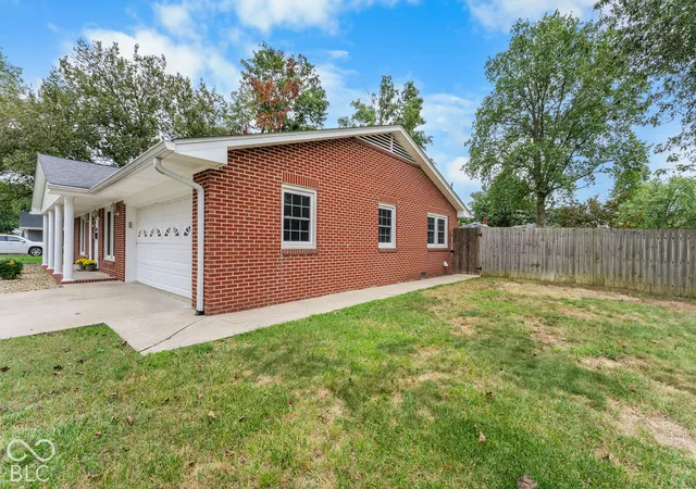 Photo 4 of Sale Pending at 1521 Robin Hood Dr, Seymour, IN 47274 | MLS# 22128129 | Listing updated on 2026-09-29