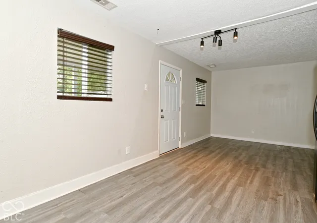 Photo 4 of Sale Pending at 2178 White Ave, Indianapolis, IN 46202 | MLS# 22128131 | Listing updated on 2026-10-03