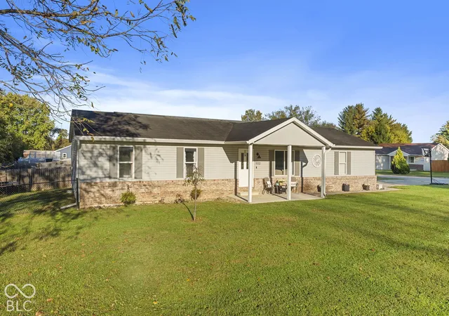 Photo 2 of Single family home for sale at 900 Golden Ct, Greencastle, IN 46135 | MLS# 22128138 | Listing updated on 2026-10-26