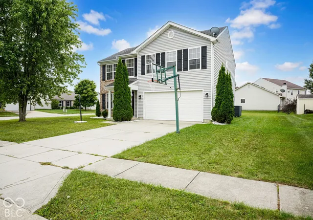 Photo 1 of Single family home for sale at 9737 Piper Lake Dr, Indianapolis, IN 46239 | MLS# 22128158 | Listing updated on 2026-10-01
