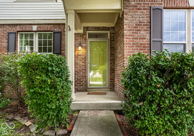 Photo 4 of Single family home for sale at 6843 Thousand Oaks Ln, Indianapolis, IN 46214 | MLS# 22128164 | Listing updated on 2026-09-27