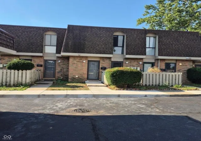 Condo for sale at 7411 Country Brk Dr, Indianapolis, IN 46260 | MLS# 22128165