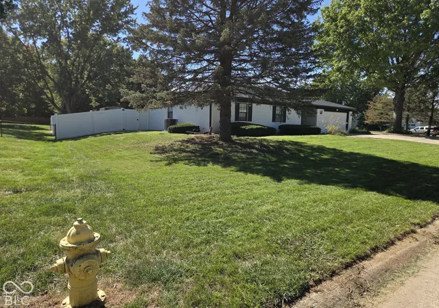 Photo 2 of Single family home for sale at 455 Pleasantview Blvd, Greenwood, IN 46142 | MLS# 22128170 | Listing updated on 2026-10-01