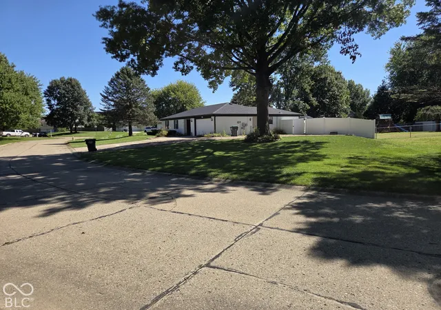 Photo 3 of Single family home for sale at 455 Pleasantview Blvd, Greenwood, IN 46142 | MLS# 22128170 | Listing updated on 2026-10-01