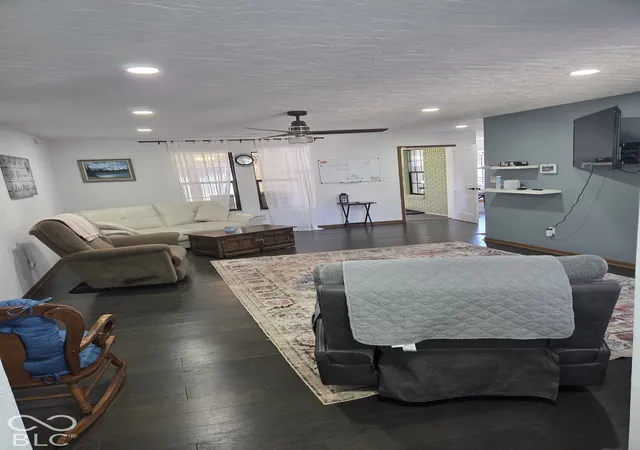 Photo 3 of Single family home for sale at 455 Pleasantview Blvd, Greenwood, IN 46142 | MLS# 22128170 | Listing updated on 2026-10-01
