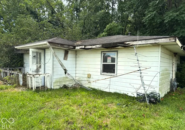 Single family home for sale at 3711 S Walnut St, Muncie, IN 47302 | MLS# 22128195