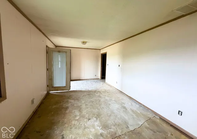 Photo 3 of Single family home for sale at 3711 S Walnut St, Muncie, IN 47302 | MLS# 22128195 | Listing updated on 2026-09-25