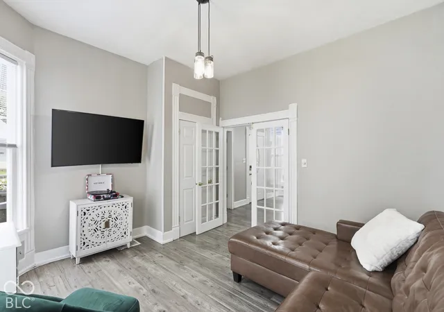 Photo 4 of Single family home for sale at 910 Villa Ave, Indianapolis, IN 46203 | MLS# 22128200 | Listing updated on 2026-10-09