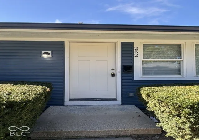 Photo 3 of Single family home for sale at 252 Indiana St, Plainfield, IN 46168 | MLS# 22128203 | Listing updated on 2026-10-06