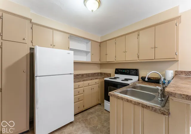 Photo 4 of House for sale at 1008 E Bradbury Ave, Indianapolis, IN 46203 | MLS# 22128210 | Listing updated on 2026-10-06