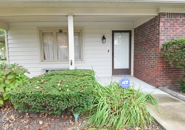 Photo 3 of Condo for sale at 9328 Cinnebar Dr, Indianapolis, IN 46268 | MLS# 22128212 | Listing updated on 2026-10-29