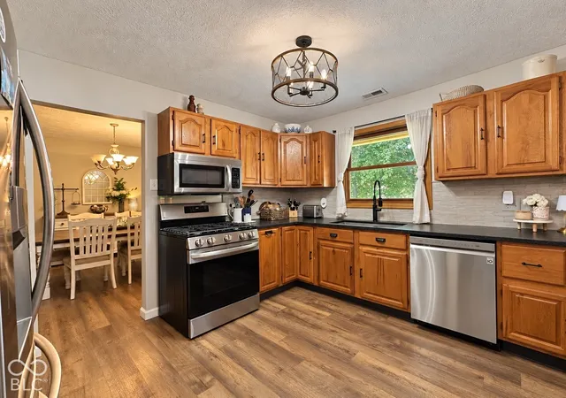 Photo 3 of Sale Pending at 2534 S Edgewood Cvs, Martinsville, IN 46151 | MLS# 22128215 | Listing updated on 2026-10-05