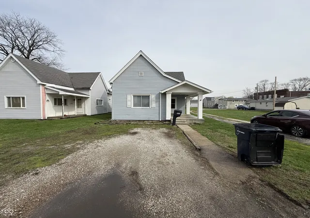 Photo 1 of Single family home for sale at 1636 S B St, Elwood, IN 46036 | MLS# 22128229 | Listing updated on 2026-09-26