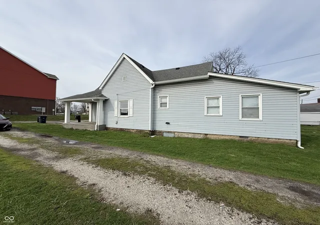 Photo 3 of Single family home for sale at 1636 S B St, Elwood, IN 46036 | MLS# 22128229 | Listing updated on 2026-09-26