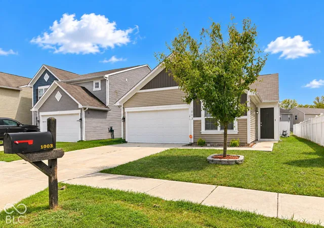 Photo 2 of Single family home for sale at 1003 Belvedere Dr, Shelbyville, IN 46176 | MLS# 22128238 | Listing updated on 2026-09-25