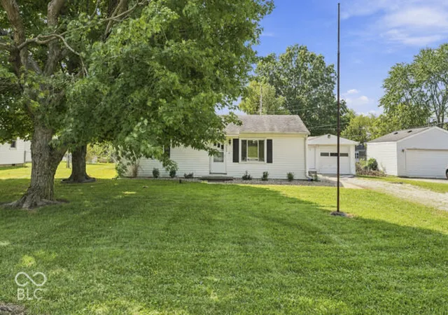 Photo 2 of Single family home for sale at 4609 Shelbyville Rd, Indianapolis, IN 46237 | MLS# 22128241 | Listing updated on 2026-09-26