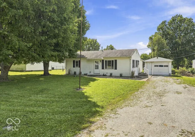 Photo 3 of Single family home for sale at 4609 Shelbyville Rd, Indianapolis, IN 46237 | MLS# 22128241 | Listing updated on 2026-09-26