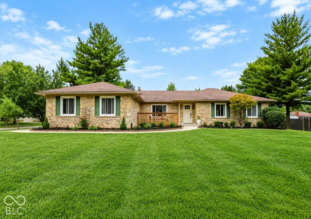 Photo 1 of Sale Pending at 906 South Hvn Rd, Greenwood, IN 46143 | MLS# 22128262 | Listing updated on 2026-09-30
