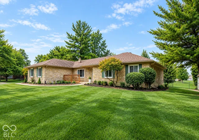 Photo 2 of Sale Pending at 906 South Hvn Rd, Greenwood, IN 46143 | MLS# 22128262 | Listing updated on 2026-09-30