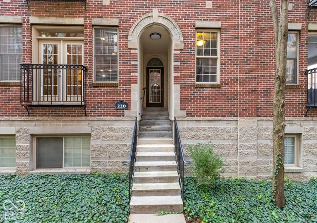 Condo for sale at 220 N Cleveland St #B, Indianapolis, IN 46204 | MLS# 22128264