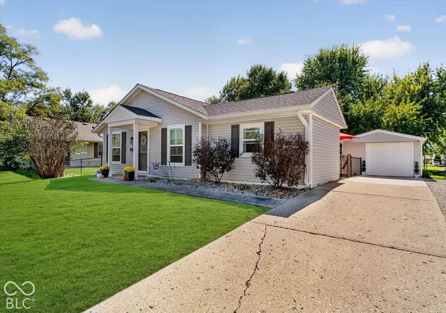 Photo 2 of Single family home for sale at 283 Bittersweet Dr, Whiteland, IN 46184 | MLS# 22128265 | Listing updated on 2026-09-29