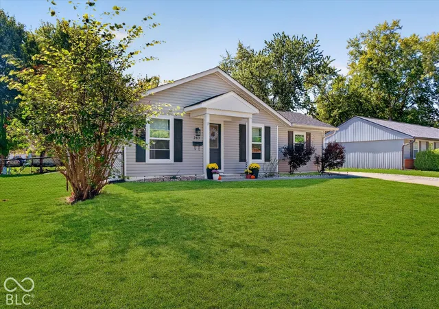 Photo 3 of Single family home for sale at 283 Bittersweet Dr, Whiteland, IN 46184 | MLS# 22128265 | Listing updated on 2026-09-29
