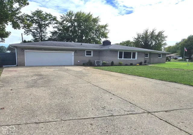 Photo 2 of Single family home for sale at 445 Tulip Dr, Indianapolis, IN 46227 | MLS# 22128272 | Listing updated on 2026-10-02