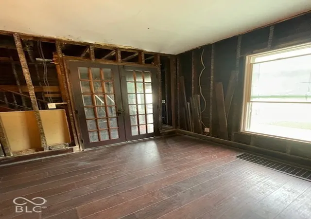 Photo 2 of Single family home for sale at 925 Cottage Ave, Indianapolis, IN 46203 | MLS# 22128275 | Listing updated on 2026-09-26