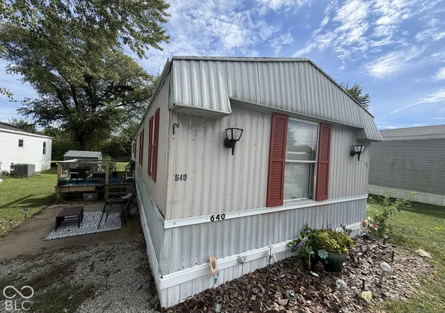 Photo 2 of Single family home for sale at 640 S Pam Way, Rushville, IN 46173 | MLS# 22128277 | Listing updated on 2026-09-25