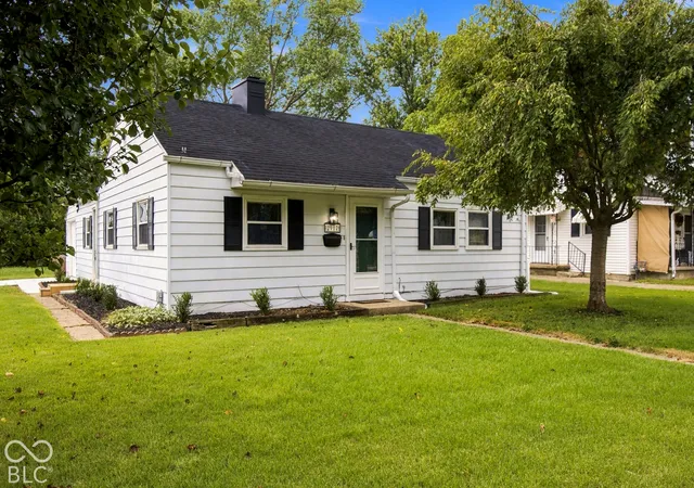 Photo 1 of Single family home for sale at 2917 15th Street, Columbus, IN 47201 | MLS# 22128285 | Listing updated on 2026-09-25