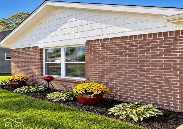 Photo 3 of Single family home for sale at 554 Ml Springs, Coatesville, IN 46121 | MLS# 22128290 | Listing updated on 2026-09-29