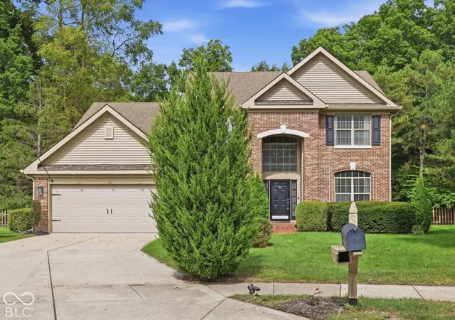 Photo 2 of Sale Pending at 10420 Fox Crk Ct, Fishers, IN 46037 | MLS# 22128293 | Listing updated on 2026-10-06