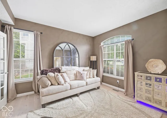 Photo 3 of Sale Pending at 10420 Fox Crk Ct, Fishers, IN 46037 | MLS# 22128293 | Listing updated on 2026-10-06