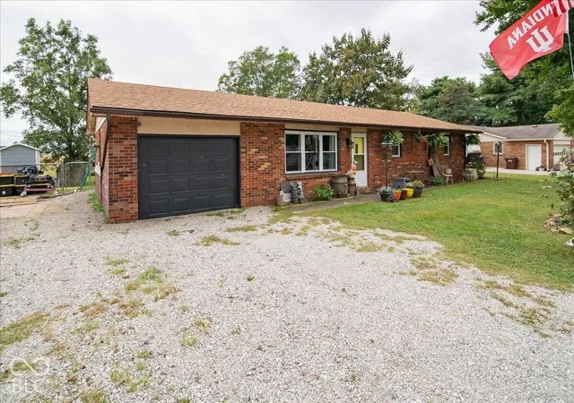 Photo 3 of Single family home for sale at 3603 E Gore St, Columbus, IN 47201 | MLS# 22128297 | Listing updated on 2026-09-26