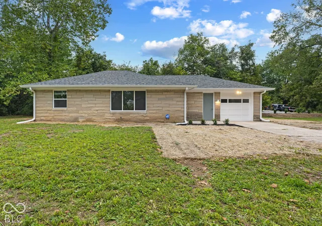 Photo 2 of Single family home for sale at 7437 S County Rd 750 E, Plainfield, IN 46168 | MLS# 22128306 | Listing updated on 2026-09-29