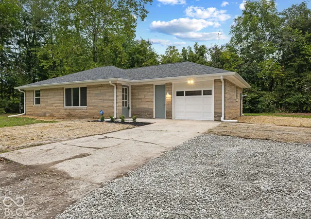 Photo 3 of Single family home for sale at 7437 S County Rd 750 E, Plainfield, IN 46168 | MLS# 22128306 | Listing updated on 2026-09-29