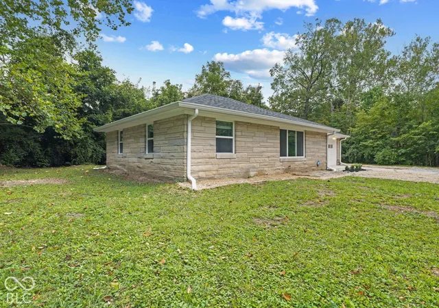 Photo 3 of Single family home for sale at 7437 S County Rd 750 E, Plainfield, IN 46168 | MLS# 22128306 | Listing updated on 2026-09-29