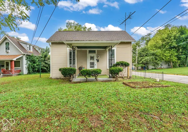 Photo 2 of Single family home for sale at 702 S Illinois St, Greencastle, IN 46135 | MLS# 22128308 | Listing updated on 2026-09-26