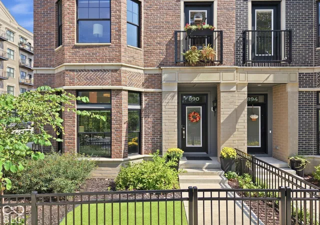 Photo 4 of Sale Pending at 890 Berkhamsted Ln, Carmel, IN 46032 | MLS# 22128314 | Listing updated on 2026-10-07