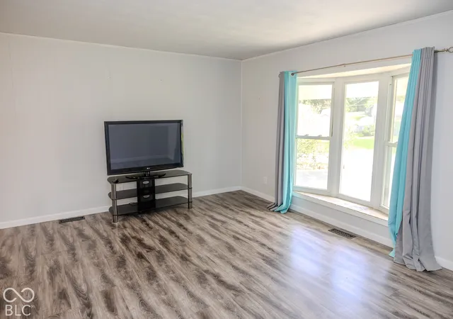 Photo 3 of Single family home for sale at 1975 W Crescent Dr, Crawfordsville, IN 47933 | MLS# 22128316 | Listing updated on 2026-09-30