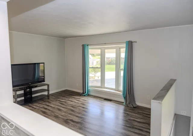 Photo 4 of Single family home for sale at 1975 W Crescent Dr, Crawfordsville, IN 47933 | MLS# 22128316 | Listing updated on 2026-09-30