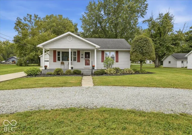 Single family home for sale at 606 E Water St, Pendleton, IN 46064 | MLS# 22128319