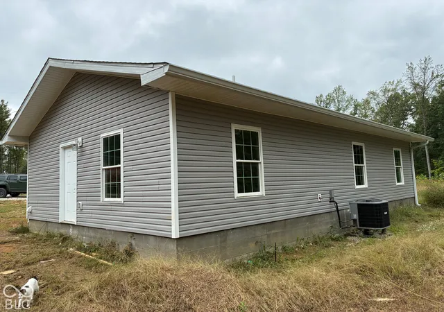 Photo 2 of Single family home for sale at 1277 N Lawrence Holw Rd, Bloomfield, IN 47424 | MLS# 22128329 | Listing updated on 2026-09-26