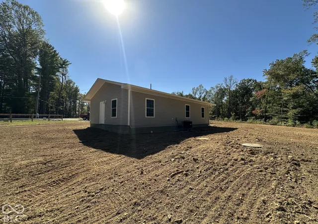 Photo 3 of Single family home for sale at 1277 N Lawrence Holw Rd, Bloomfield, IN 47424 | MLS# 22128329 | Listing updated on 2026-10-10
