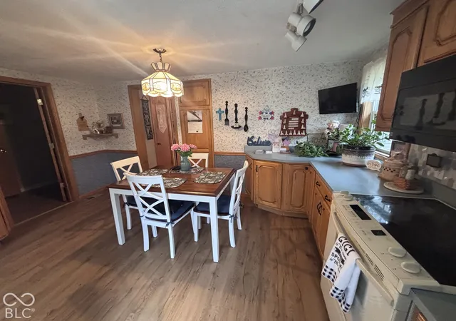 Photo 4 of Single family home for sale at 511 W Market, Crawfordsville, IN 47933 | MLS# 22128337 | Listing updated on 2026-10-01