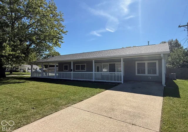 Photo 1 of Single family home for sale at 17 Parkview Dr, Whiteland, IN 46184 | MLS# 22128341 | Listing updated on 2026-09-28