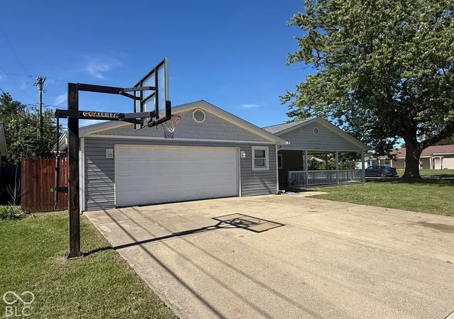 Photo 2 of Single family home for sale at 17 Parkview Dr, Whiteland, IN 46184 | MLS# 22128341 | Listing updated on 2026-09-28