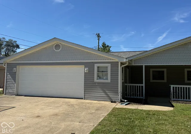 Photo 3 of Single family home for sale at 17 Parkview Dr, Whiteland, IN 46184 | MLS# 22128341 | Listing updated on 2026-09-28